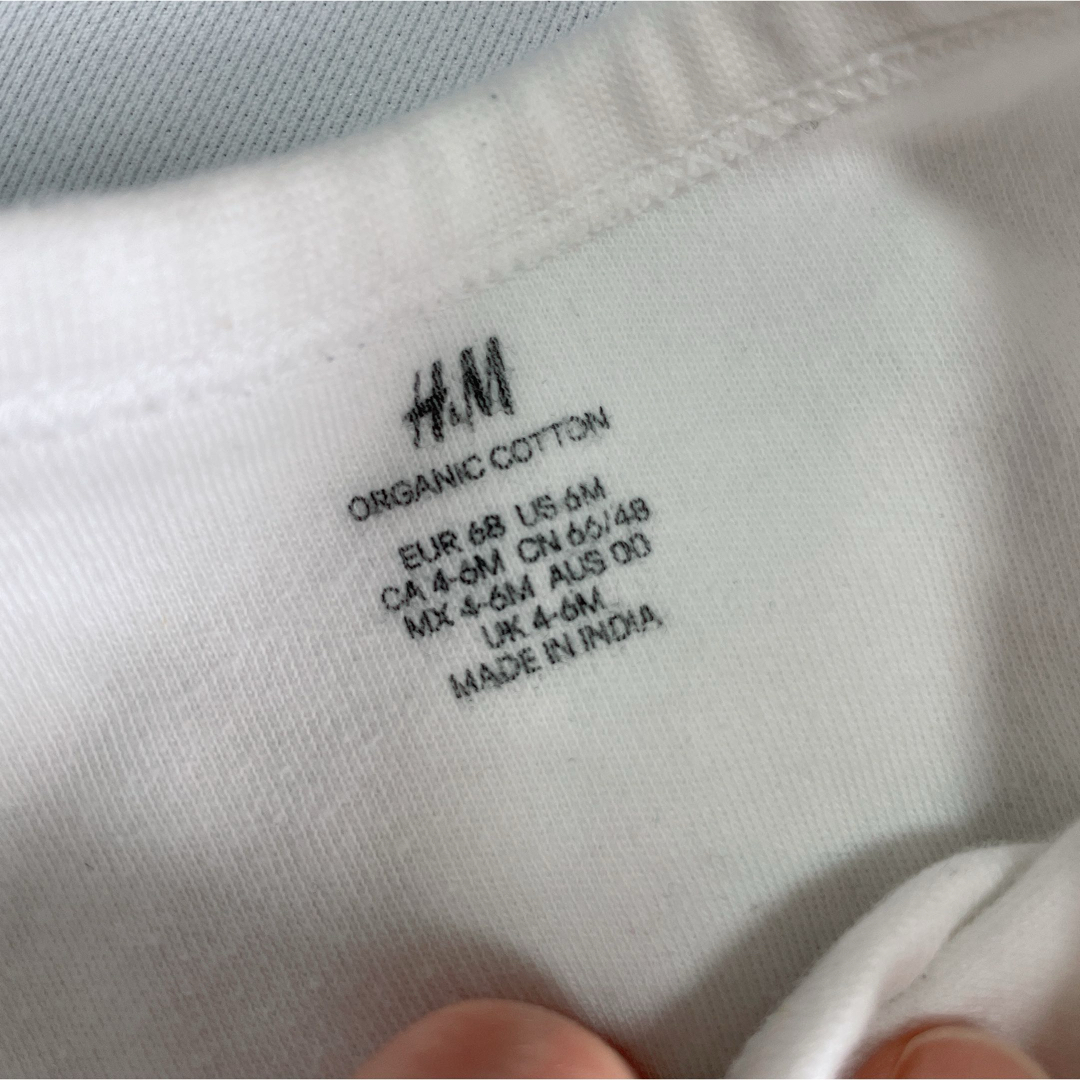 H&M(エイチアンドエム)のボディスーツ　2枚 キッズ/ベビー/マタニティのベビー服(~85cm)(肌着/下着)の商品写真