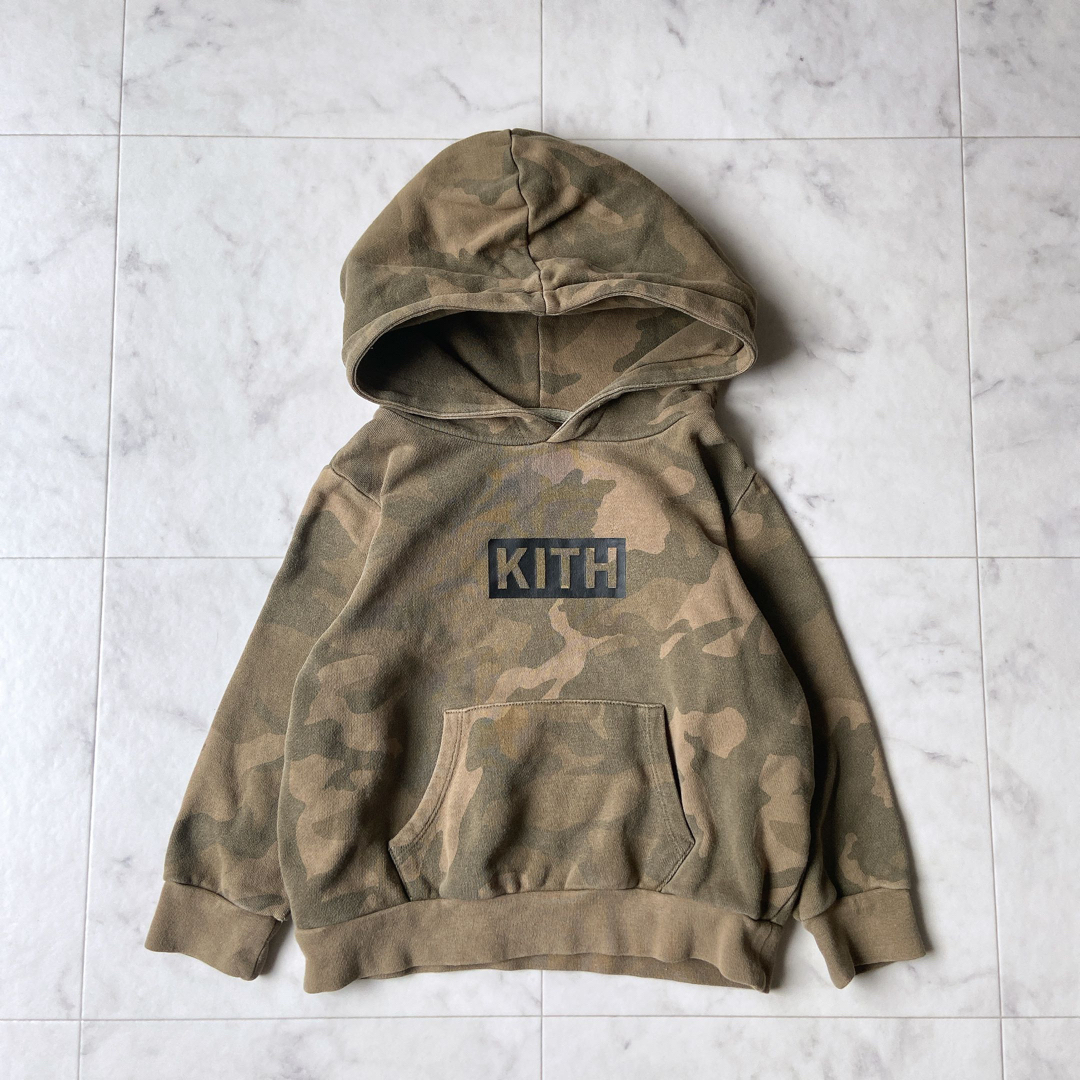 KITH(キス)のKITH キス KIDS キッズパーカー カモフラージュ　ボックスロゴ 3  キッズ/ベビー/マタニティのキッズ服男の子用(90cm~)(その他)の商品写真