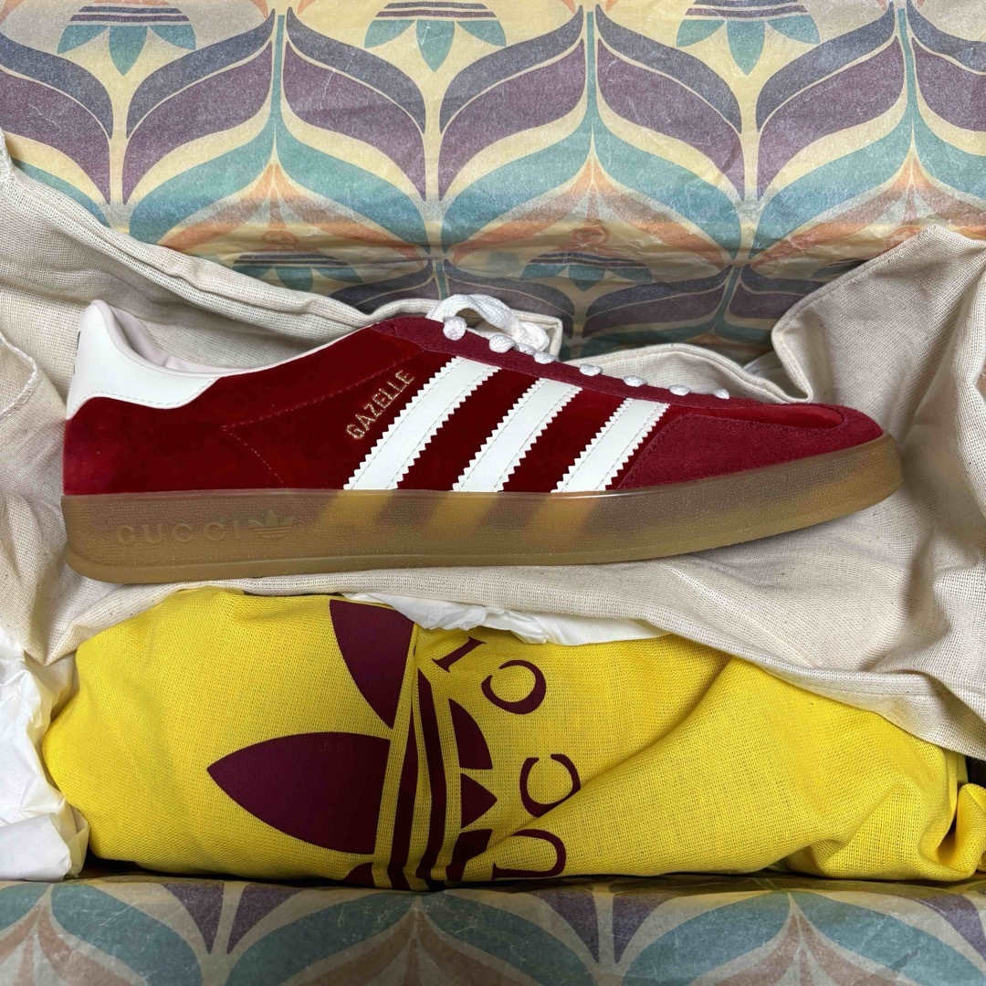 Gucci(グッチ)のGucci × adidas Gazelle "Red" 28.0 メンズの靴/シューズ(スニーカー)の商品写真