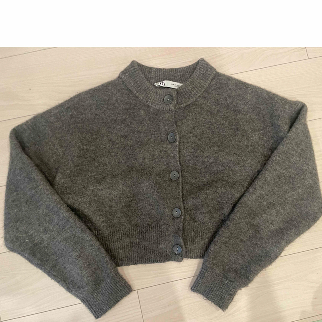 ZARA(ザラ)のZARA ザラ　ショートニット　カーディガン　チャコールグレー レディースのトップス(ニット/セーター)の商品写真