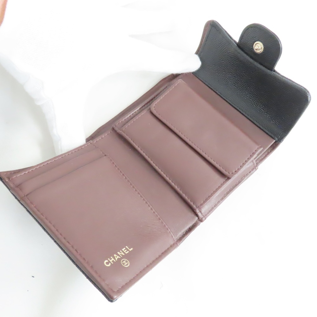 CHANEL(シャネル)のシャネル 三つ折り財布 マトラッセ キャビア ブラック Ts777261 中古 レディースのファッション小物(財布)の商品写真