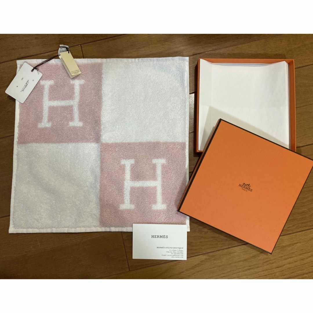 Hermes(エルメス)のアヴァロン　カレタオル　ピンク　新品タグ付き レディースのファッション小物(ハンカチ)の商品写真