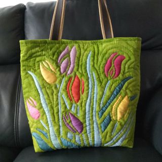 ユリのハワイアンキルトバッグ　ハンドメイド ユリのハワイアンキルトバッグ ハンドメイド - メルカリ