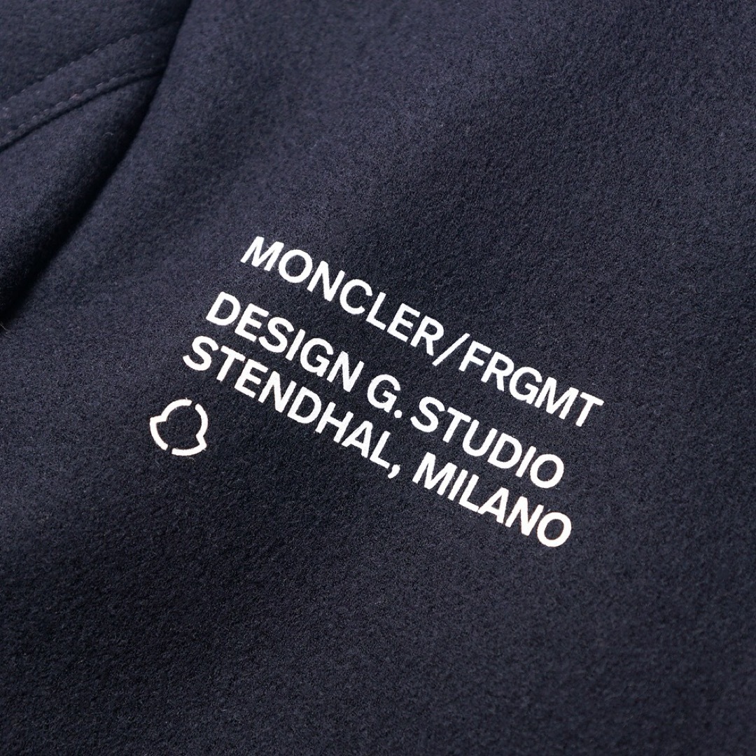 MONCLER(モンクレール)のLEON記載25万MONCLERフラグメントモンクレールウールダウンピーコート3 メンズのジャケット/アウター(ダウンジャケット)の商品写真