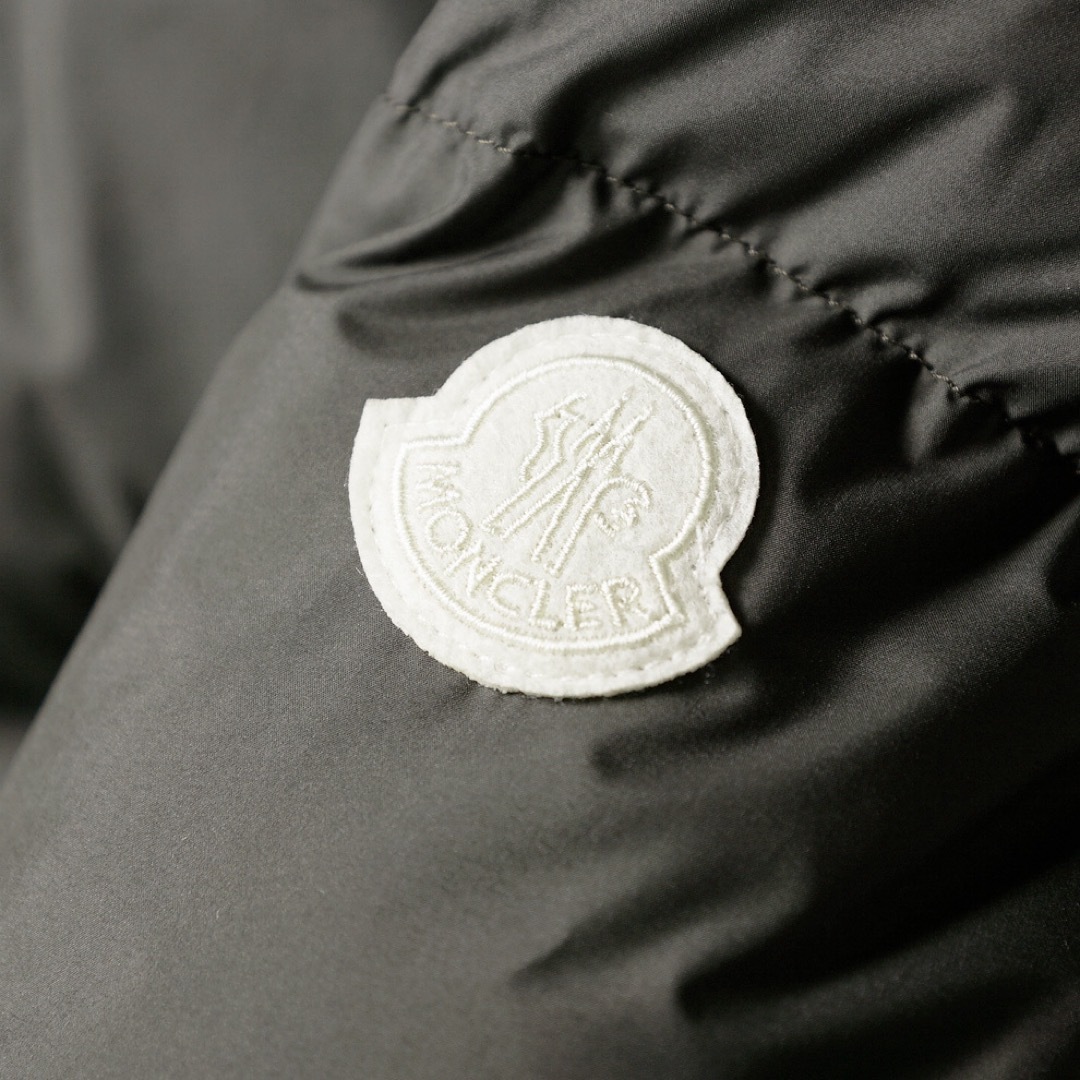 MONCLER(モンクレール)の国内新品31万MONCLER 1952 モンクレールジーニアスダウンコート5 メンズのジャケット/アウター(ダウンジャケット)の商品写真