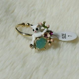 新品💚白猫ねこ指輪リング💗エナメル加工ネコ💚クリスタルフラワー⭐(リング(指輪))