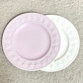 ウェッジウッド(WEDGWOOD)のウェッジウッド27cmプレート(ピンク、白)(食器)