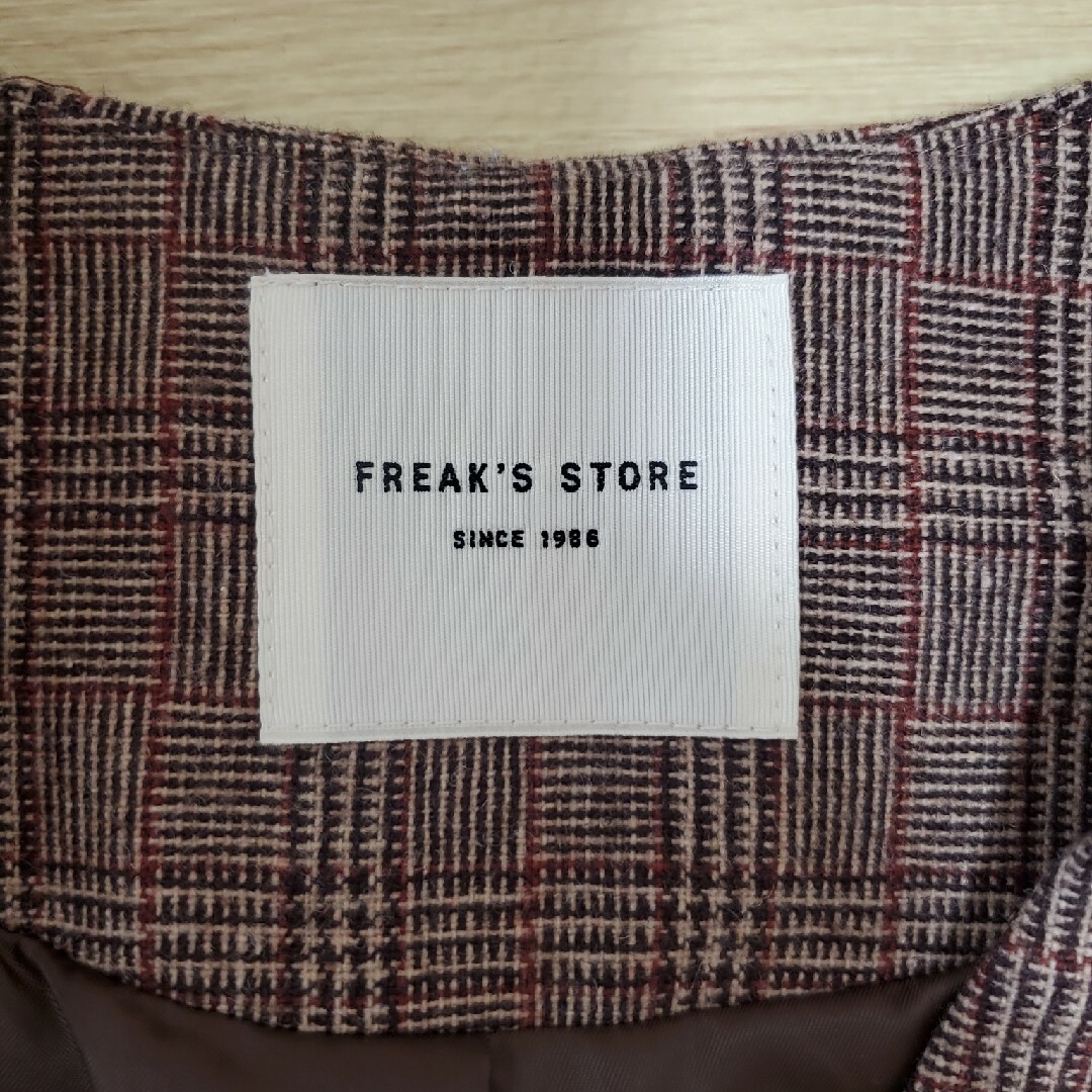 FREAK'S STORE(フリークスストア)のフリークスストア　ノーカラージャケット　ブラウン　チェック　Sサイズ【匿名配送】 レディースのジャケット/アウター(ノーカラージャケット)の商品写真