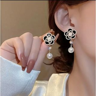 〔14〕カメリアモチーフピアス(ピアス)