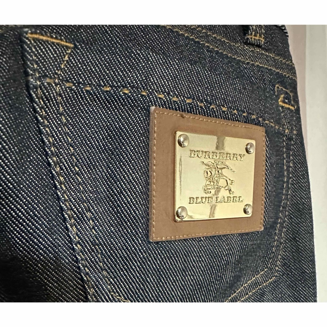 BURBERRY BLUE LABEL(バーバリーブルーレーベル)のバーバリー ブルーレーベル ノバチェック ホース 刺繍 ストレート ジーンズ レディースのパンツ(デニム/ジーンズ)の商品写真