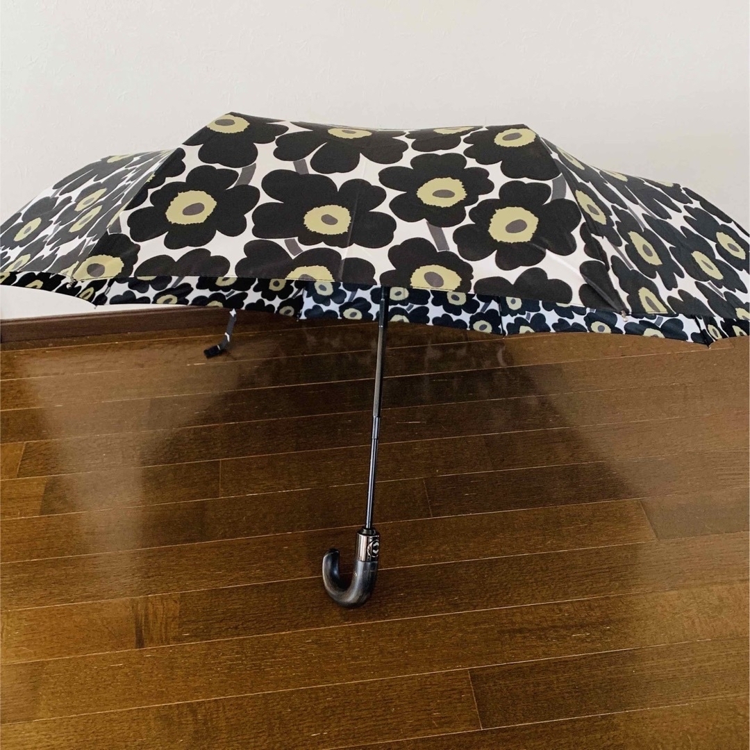 marimekko(マリメッコ)のマリメッコ ジャンプ傘 ワンタッチ ブラック ウニッコ 雨傘 折りたたみ傘 レディースのファッション小物(傘)の商品写真