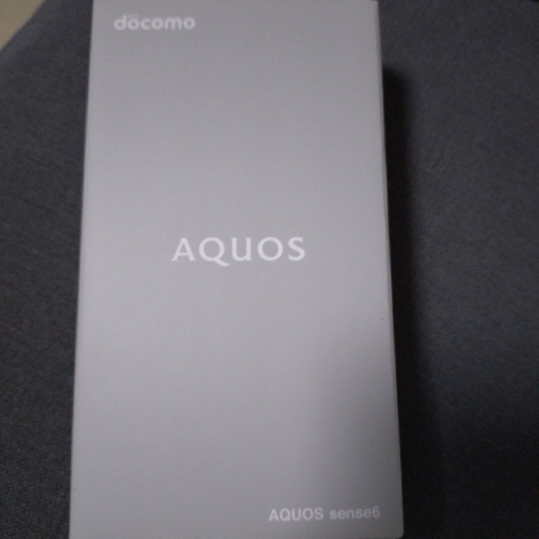 AQUOS(アクオス)のdocomoSHARP AQUOS sense6 SH-54B ライトカッパー スマホ/家電/カメラのスマートフォン/携帯電話(スマートフォン本体)の商品写真