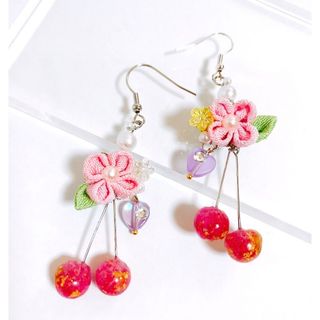 さくらんぼとつまみ細工のピアス　つまみ細工　　イヤリング　可愛い　チェリー(ピアス)