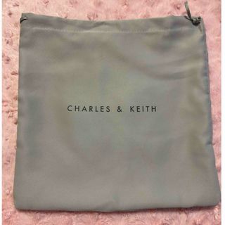 チャールズアンドキース(Charles and Keith)のCHARLES & KEITH グレー　巾着袋　ショップバッグ(ショップ袋)