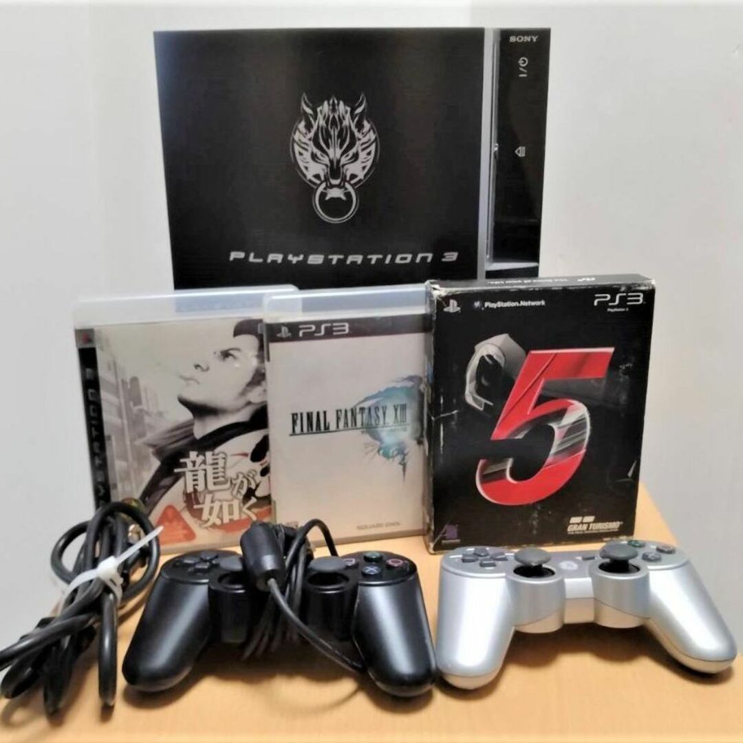 SONY(ソニー)のPlayStation3 FF7 クラウドブラック SSDに交換済み エンタメ/ホビーのゲームソフト/ゲーム機本体(家庭用ゲーム機本体)の商品写真