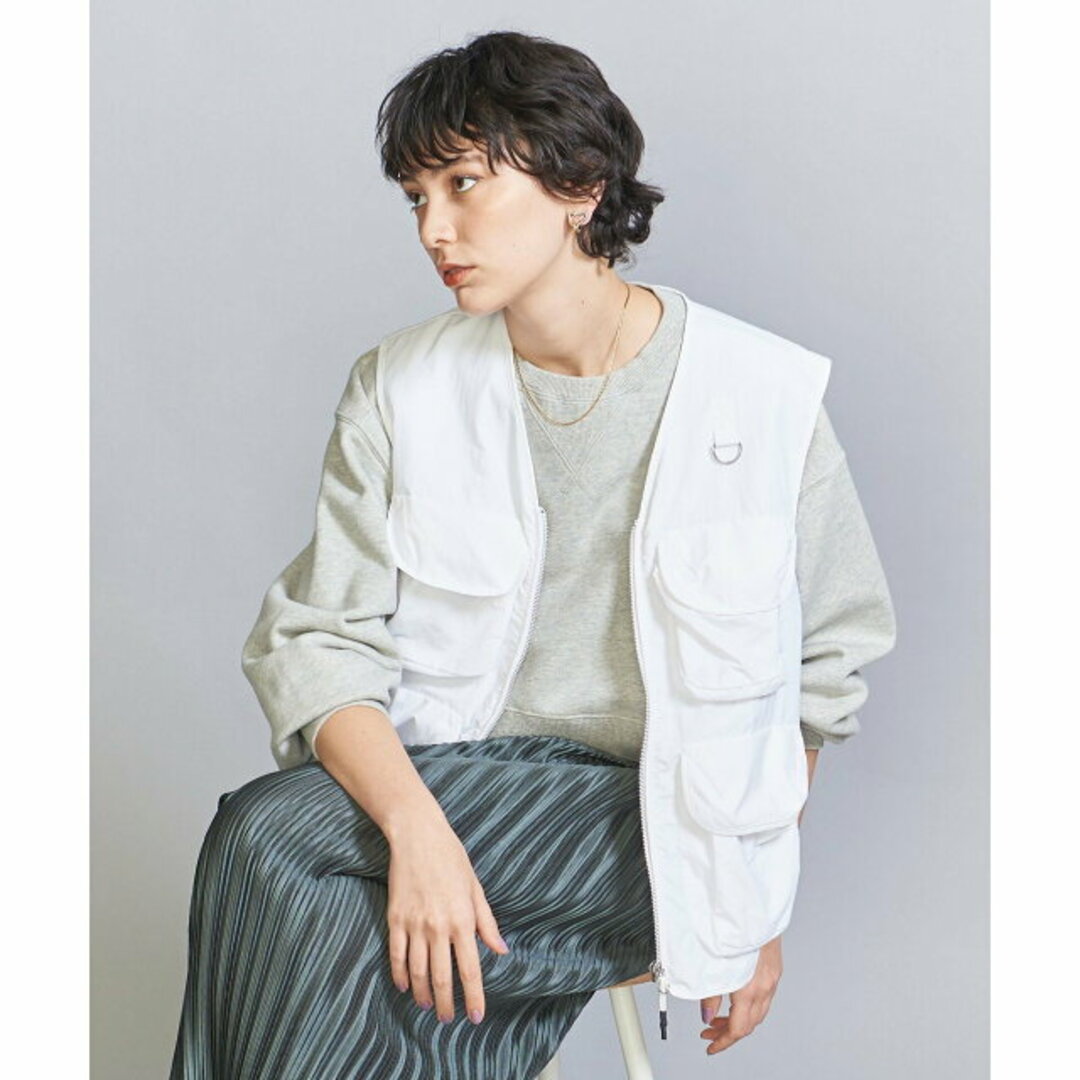 BEAUTY&YOUTH UNITED ARROWS(ビューティアンドユースユナイテッドアローズ)の【OFF WHITE】【別注】<JANE SMITH*WILD THINGS*BY>タクティカルベスト -撥水加工/ウォッシャブル- レディースのトップス(カットソー(長袖/七分))の商品写真