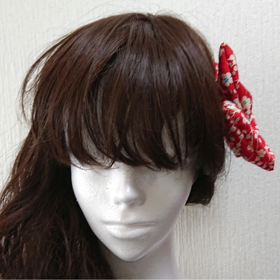 ハンドメイド 着物生地使用 髪飾り　赤リボン　ハイカラ でかリボン ゴスロリ ハンドメイドのアクセサリー(ヘアアクセサリー)の商品写真