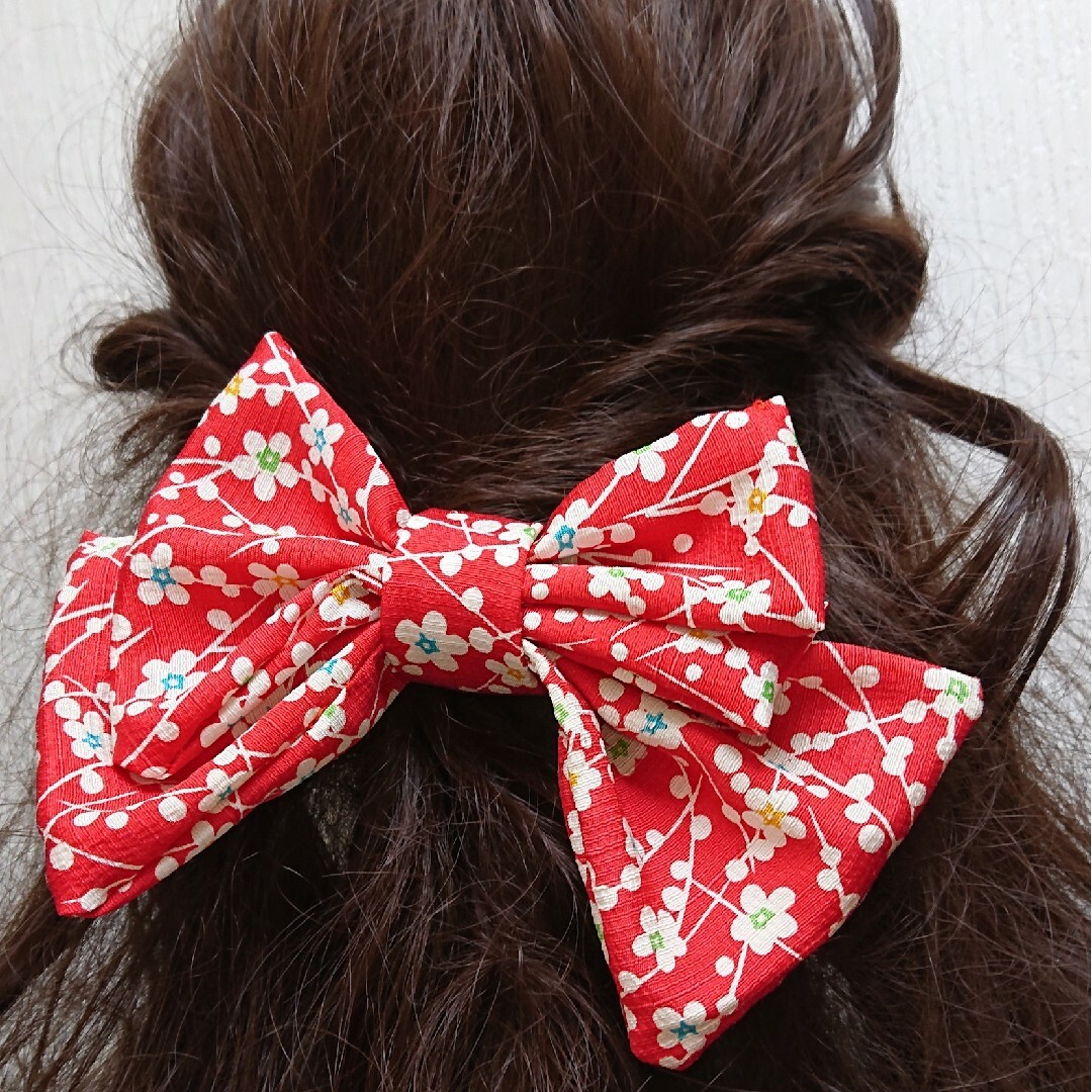 ハンドメイド 着物生地使用 髪飾り　赤リボン　ハイカラ でかリボン ゴスロリ ハンドメイドのアクセサリー(ヘアアクセサリー)の商品写真