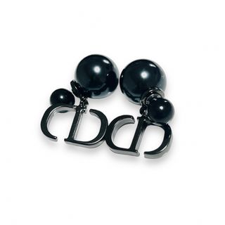 Christian Dior(ピアス ・ ブラック/黒色系)のフリマアイテム一覧 Christian Dior(ピアス ・ ブラック/黒色系)のフリマアイテム一覧