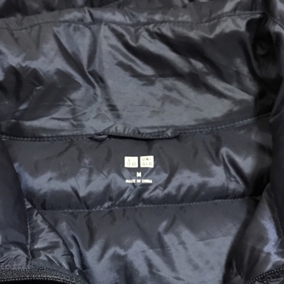 UNIQLO(ユニクロ)のユニクロ　ライトダウン　ネイビー レディースのジャケット/アウター(ダウンジャケット)の商品写真