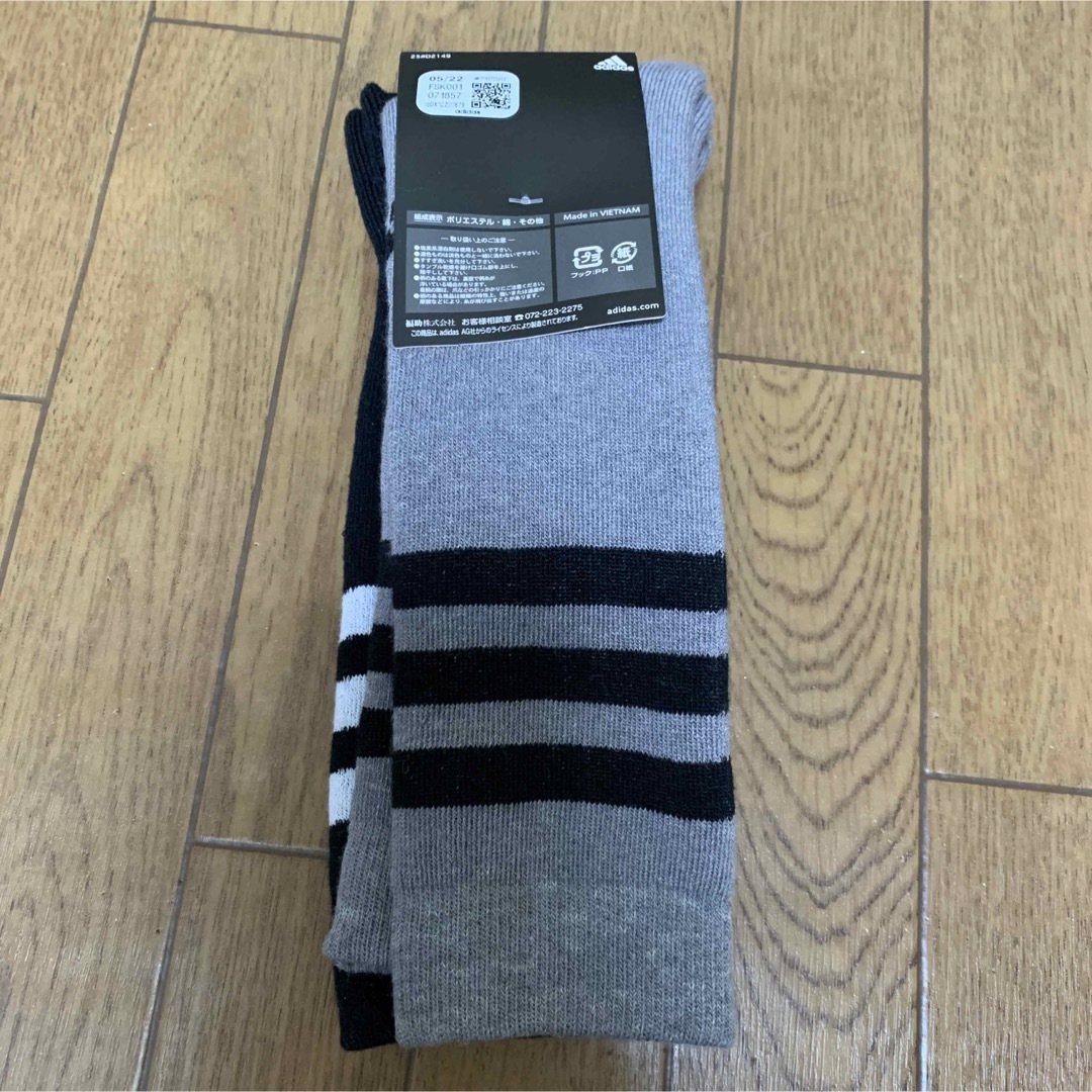 adidas(アディダス)の新品　adidas クルーソックス　厚手　17〜19㎝　2色 キッズ/ベビー/マタニティのこども用ファッション小物(靴下/タイツ)の商品写真