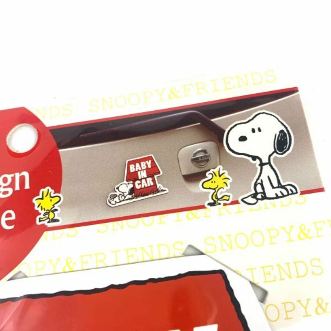 SNOOPY(スヌーピー)のスヌーピー Peanuts マグネットセーフティサイン　スヌーピーハウス カー用品 レッド 　 　 自動車/バイクの自動車(車外アクセサリ)の商品写真