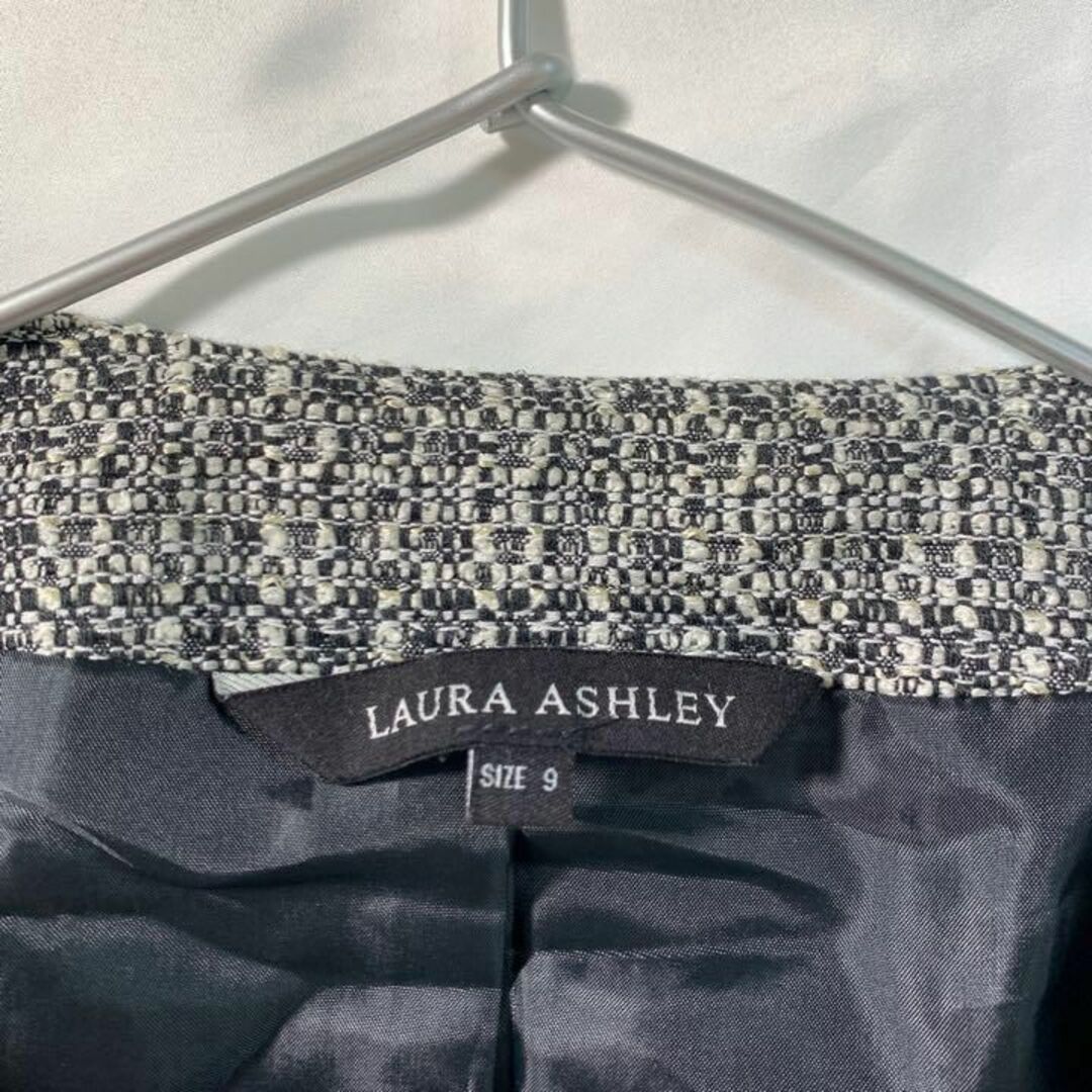 LAURA ASHLEY(ローラアシュレイ)のローラアシュレイ　スーツセットアップ　ツイード　ノーカラージャケット　グレー　M レディースのフォーマル/ドレス(スーツ)の商品写真