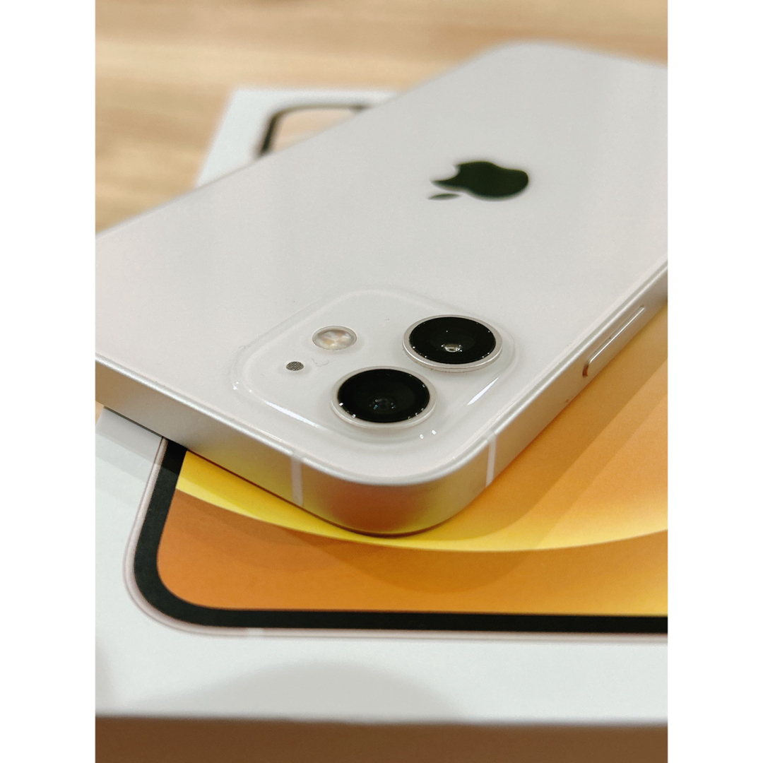 iPhone(アイフォーン)のiPhone12 【美品ホワイト】　128GB バッテリー91％ スマホ/家電/カメラのスマートフォン/携帯電話(スマートフォン本体)の商品写真