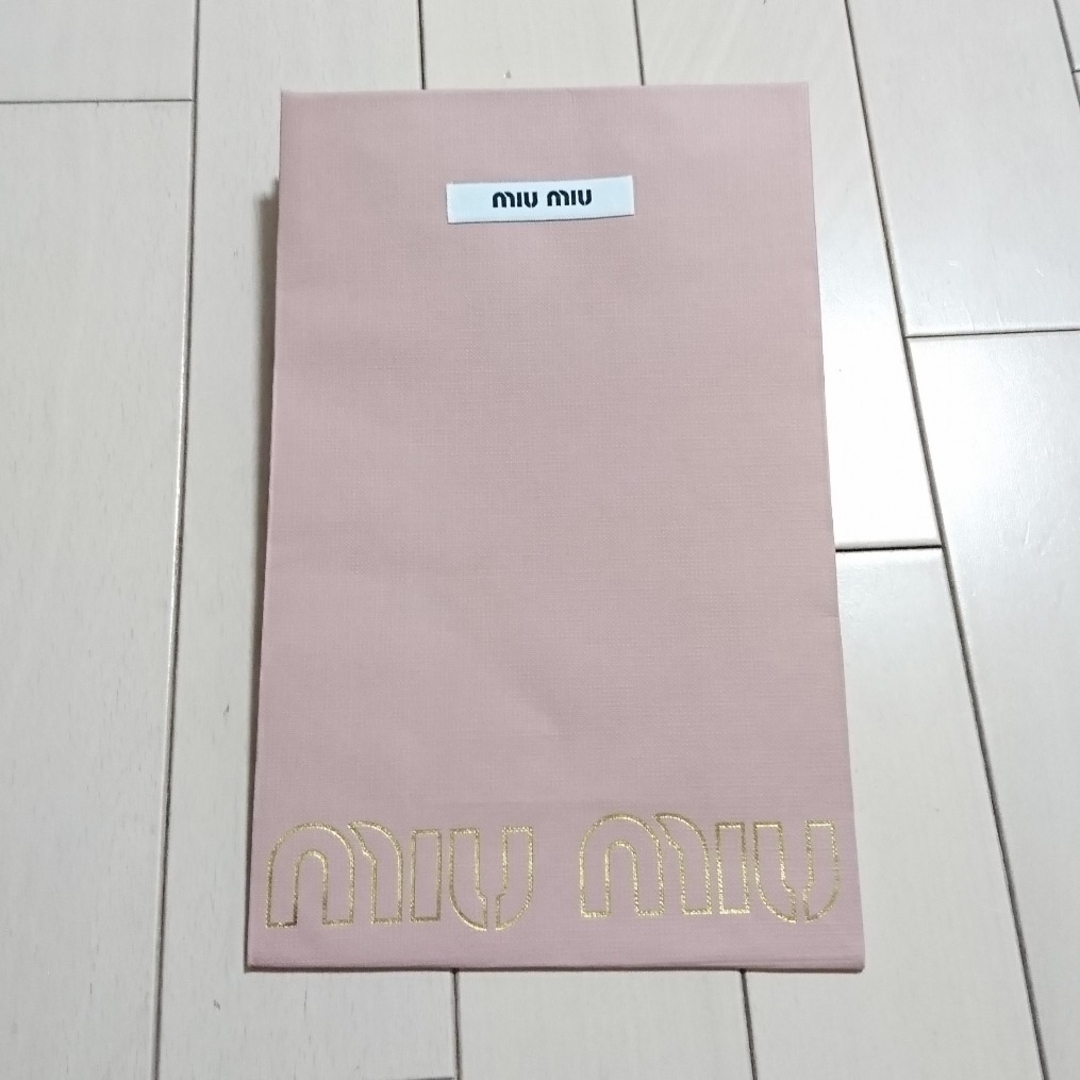 miumiu(ミュウミュウ)の♥️新品  ショッパー♥️紙袋 レディースのバッグ(ショップ袋)の商品写真