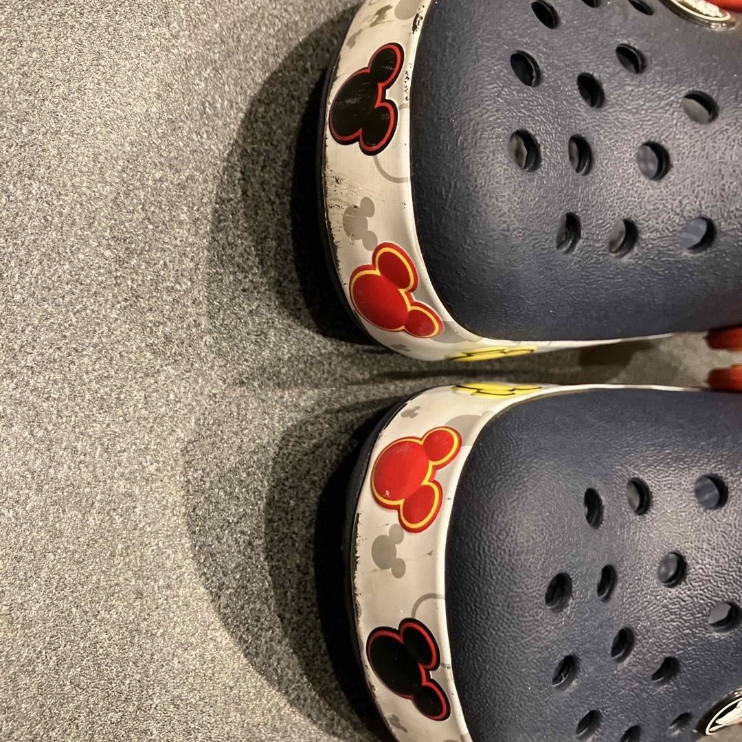 crocs(クロックス)のクロックスミッキー キッズ/ベビー/マタニティのキッズ靴/シューズ(15cm~)(サンダル)の商品写真