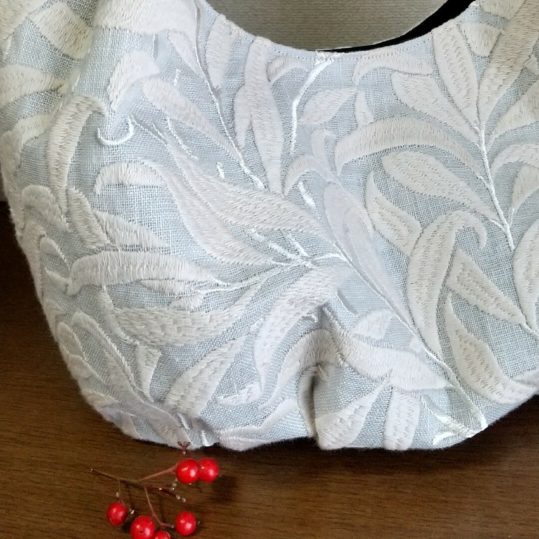 ハンドメイド バルーンバッグ  ピュアウイローボウ 刺繍  モリス ハンドメイドのファッション小物(バッグ)の商品写真