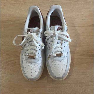 ナイキ(NIKE)のNIKE WMNS AIR FORCE 1 '07 SE(スニーカー)