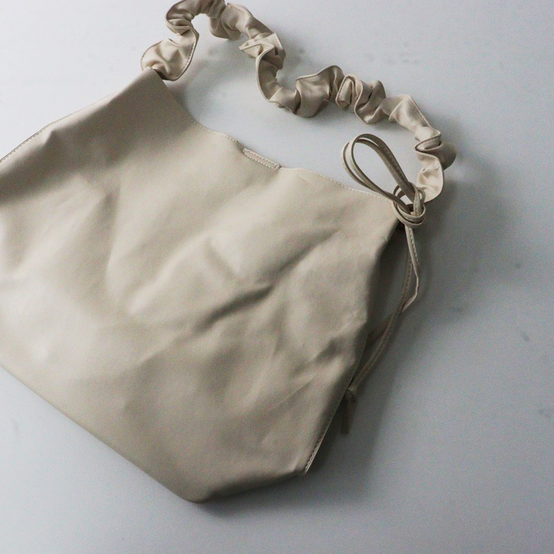 Techichi(テチチ)のテチチ Te chichi ギャザーワンハンドル トートバッグ/ナチュラル 鞄【2400013735858】 レディースのバッグ(トートバッグ)の商品写真