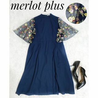 メルロープリュス(merlot plus)のmerlot plus　ワンピース　ネイビー　花柄　　膝下　フリーサイズ(ひざ丈ワンピース)