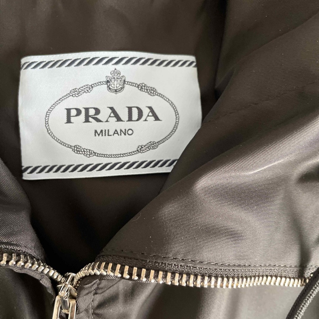 PRADA(プラダ)の【専用】　PRADA プラダ　ブルゾン　ナイロン　コート　アウター レディースのジャケット/アウター(ナイロンジャケット)の商品写真