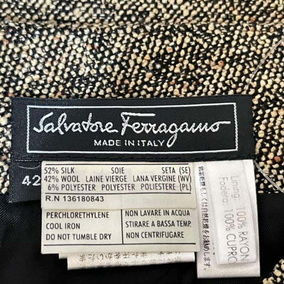 Salvatore Ferragamo(サルヴァトーレフェラガモ)のSalvatoreFerragamo(サルバトーレフェラガモ) スカート サイズ42 M レディース美品  - ベージュ×黒 ひざ丈 レディースのスカート(その他)の商品写真