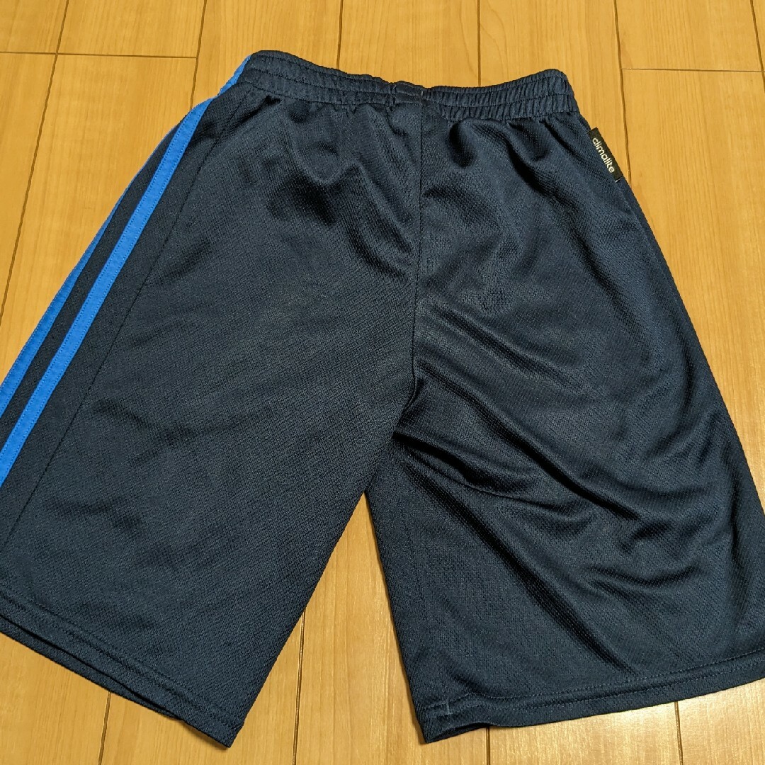 adidas(アディダス)のadidas　キッズ　ハーフパンツ　120cm キッズ/ベビー/マタニティのキッズ服男の子用(90cm~)(パンツ/スパッツ)の商品写真