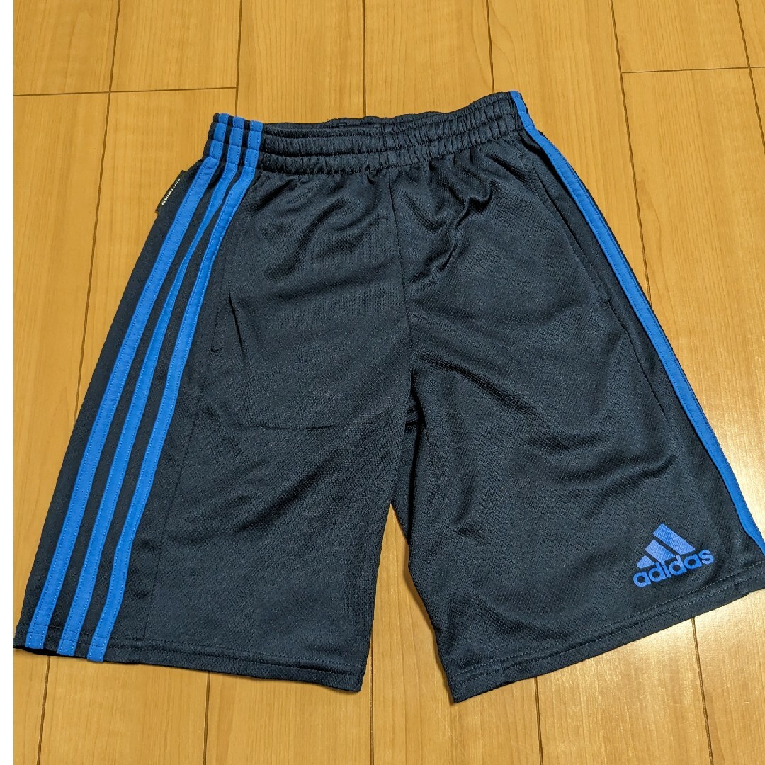 adidas(アディダス)のadidas　キッズ　ハーフパンツ　120cm キッズ/ベビー/マタニティのキッズ服男の子用(90cm~)(パンツ/スパッツ)の商品写真