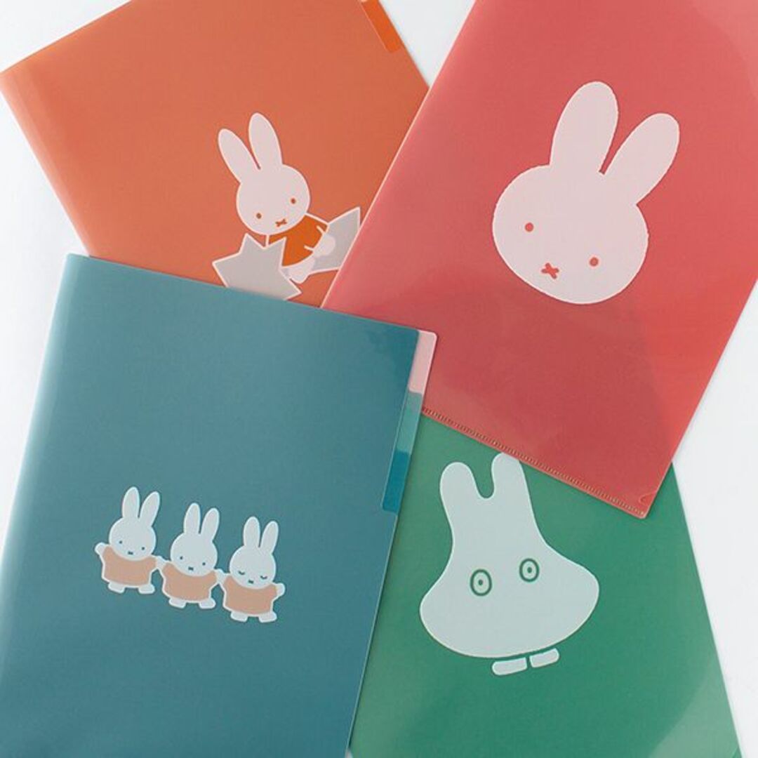 miffy(ミッフィー)のミッフィー A4ポケットクリアファイル star 3ポケット 書類整理 文具 ステーショナリー オレンジ インテリア/住まい/日用品の文房具(その他)の商品写真