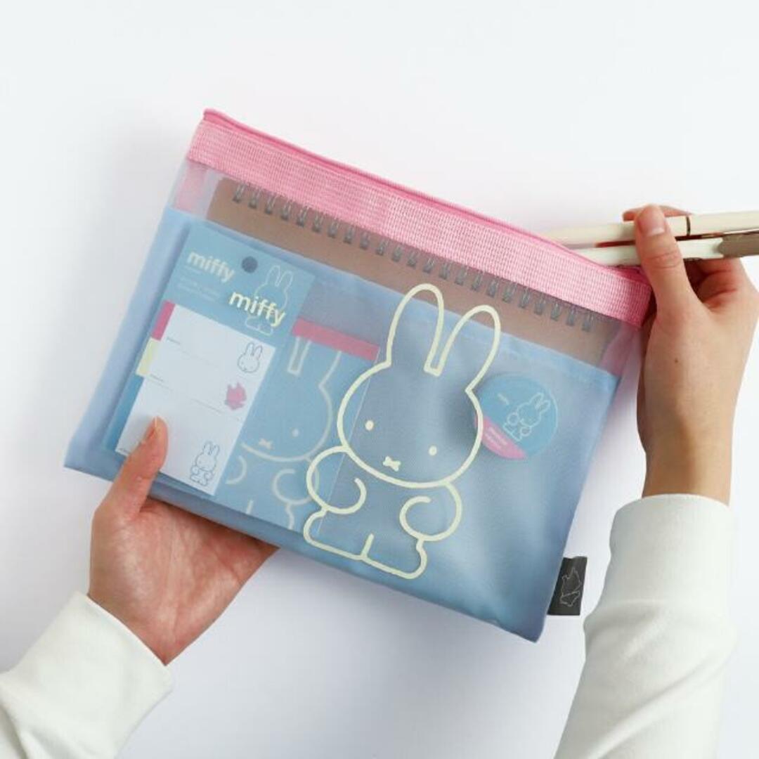 miffy(ミッフィー)のミッフィー miffy メッシュフラットポーチ（blue） ポーチ 文具 スマホ/家電/カメラのPC/タブレット(ノートPC)の商品写真