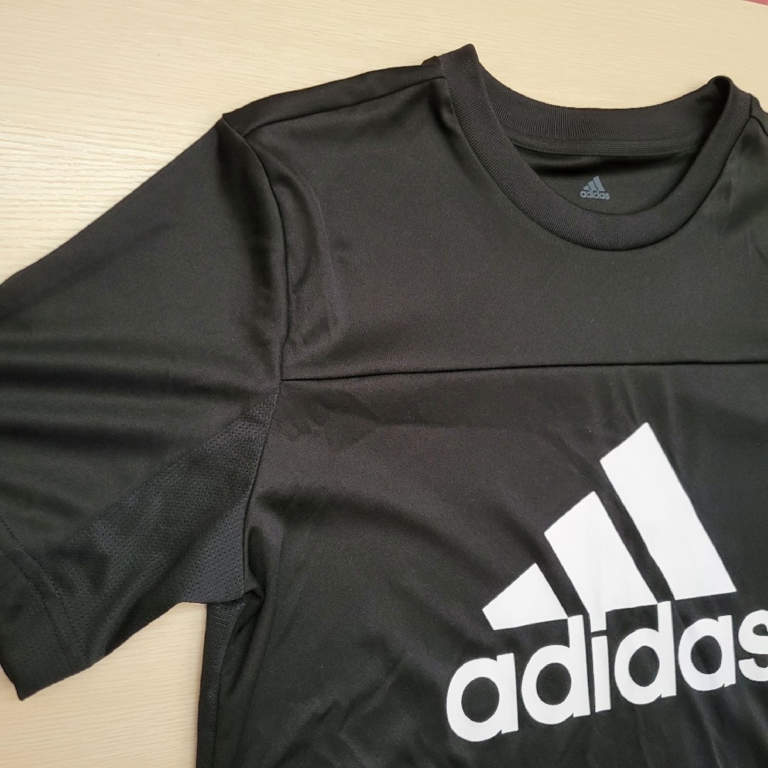 adidas(アディダス)の160 アディダスTシャツ☆背面メッシュ速乾☆ キッズ/ベビー/マタニティのキッズ服男の子用(90cm~)(Tシャツ/カットソー)の商品写真