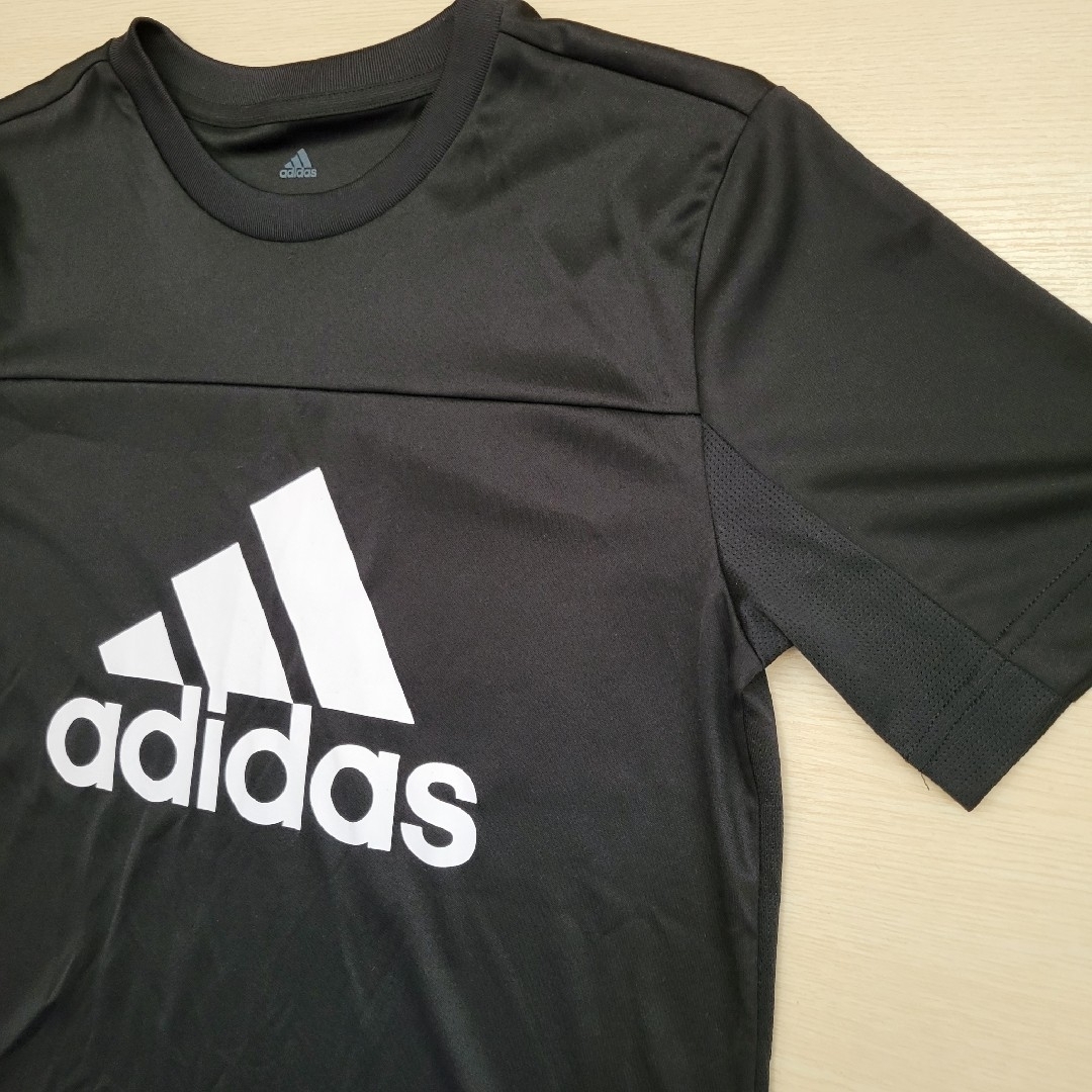 adidas(アディダス)の160 アディダスTシャツ☆背面メッシュ速乾☆ キッズ/ベビー/マタニティのキッズ服男の子用(90cm~)(Tシャツ/カットソー)の商品写真