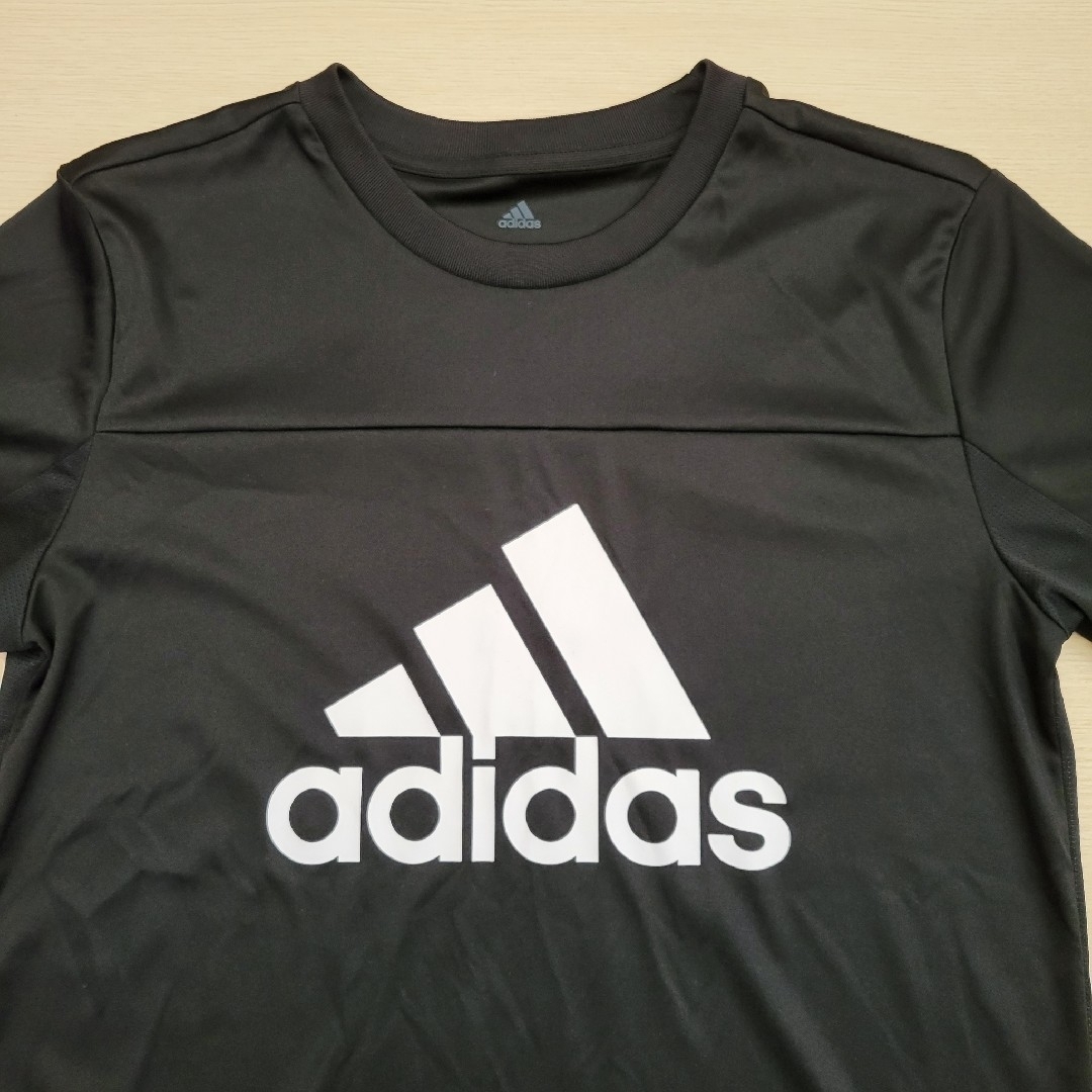 adidas(アディダス)の160 アディダスTシャツ☆背面メッシュ速乾☆ キッズ/ベビー/マタニティのキッズ服男の子用(90cm~)(Tシャツ/カットソー)の商品写真