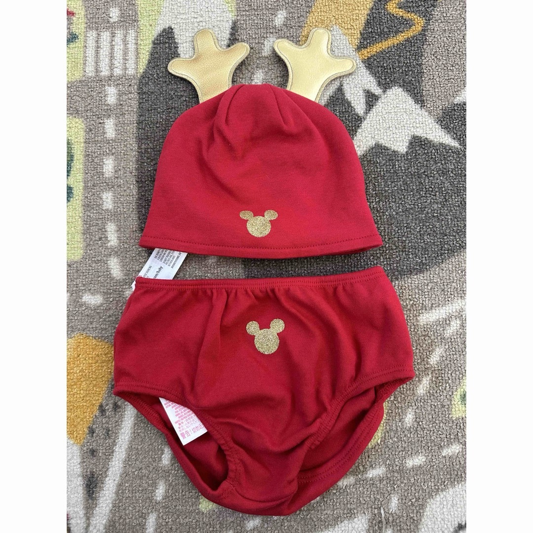 Disney(ディズニー)のディズニー Disney Baby First Christmas 帽子とパンツ キッズ/ベビー/マタニティのこども用ファッション小物(帽子)の商品写真