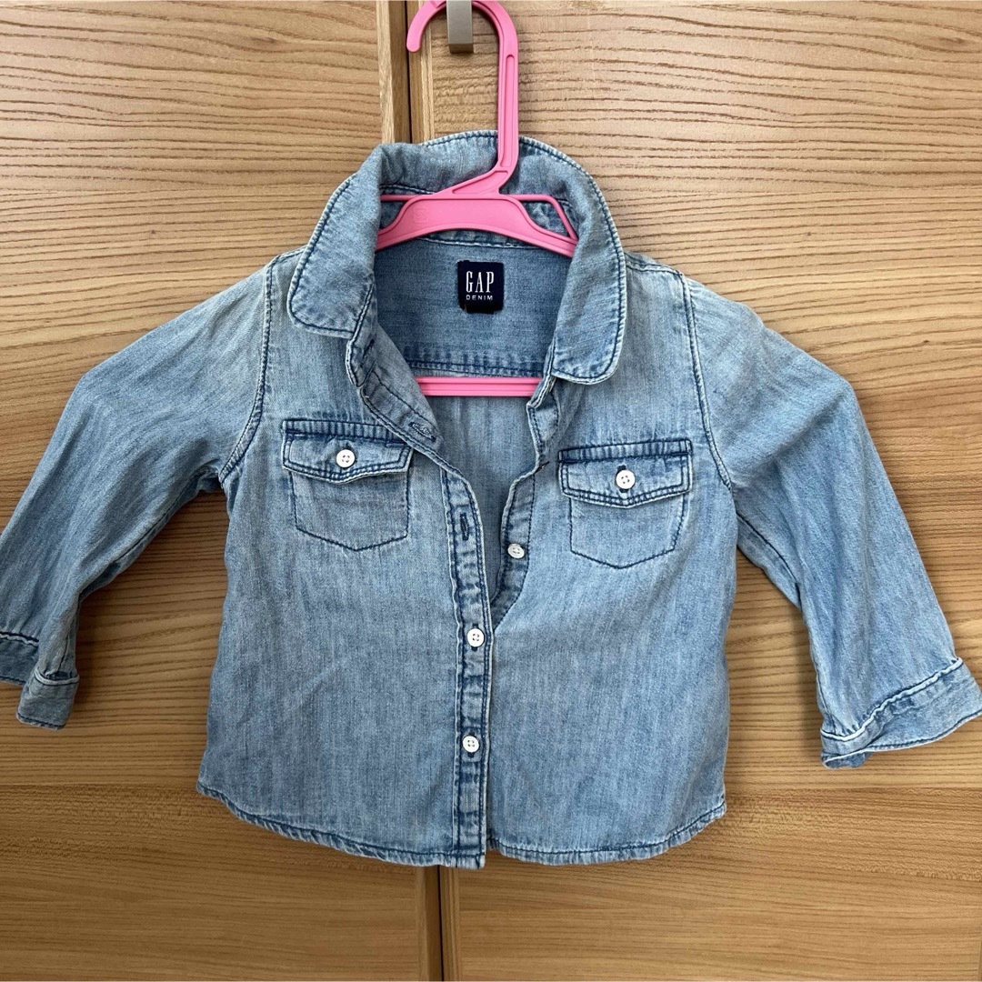 GAP(ギャップ)のGAP デニムシャツ 90 キッズ/ベビー/マタニティのキッズ服女の子用(90cm~)(カーディガン)の商品写真