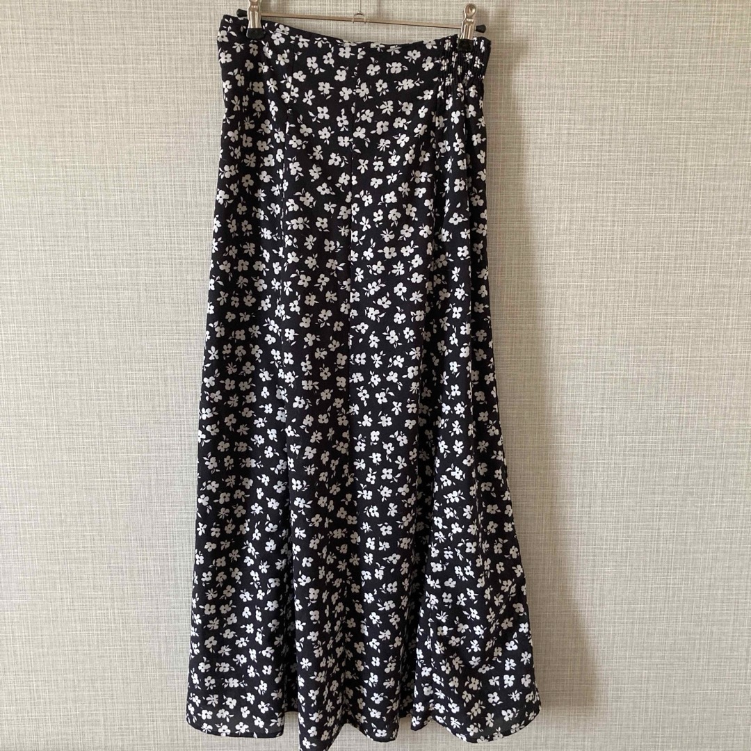 ロージールーチェ　CORNUS SKIRT ブラック花柄 レディースのスカート(ロングスカート)の商品写真