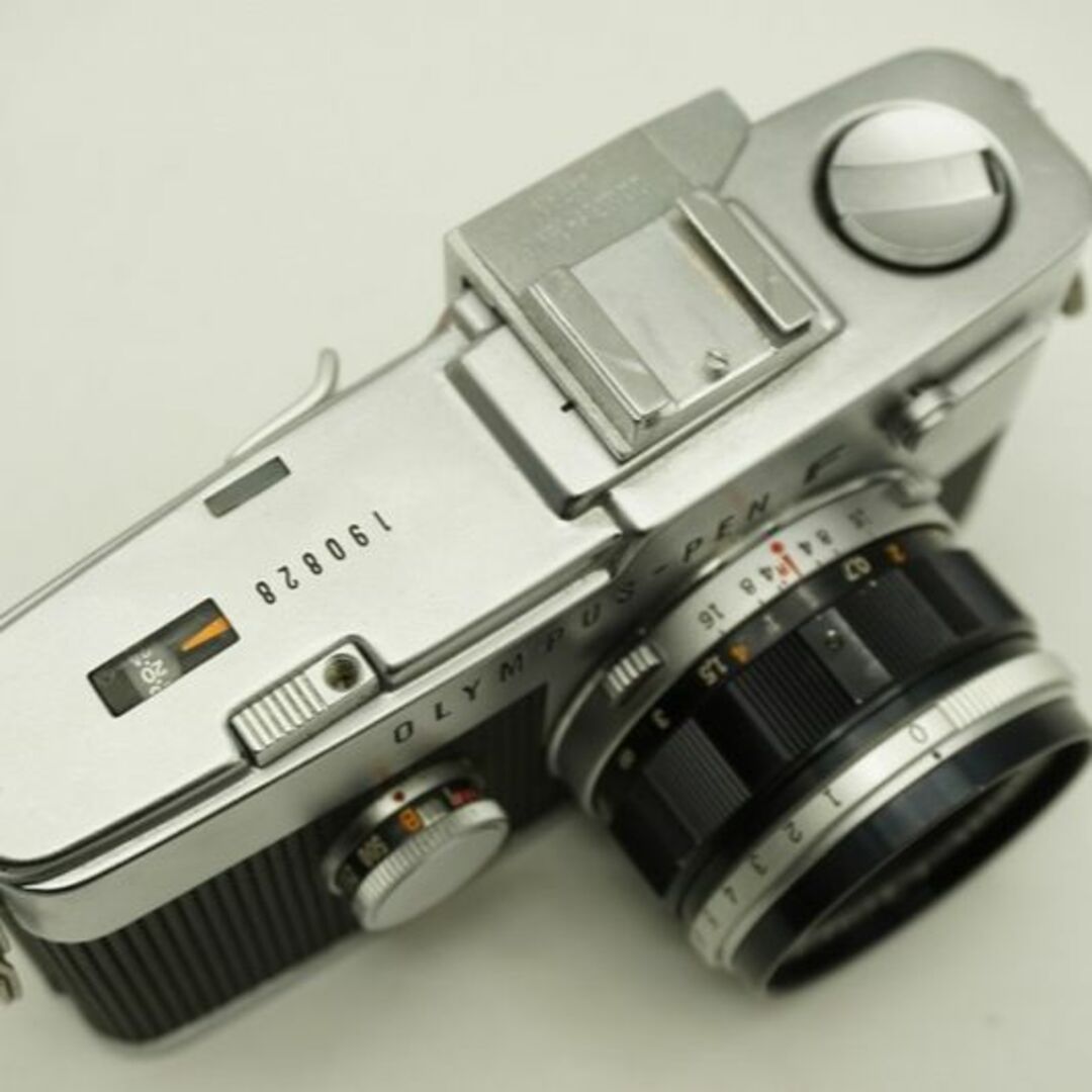 OLYMPUS(オリンパス)の8447 Olympus PEN F + F.Zuiko 38mm 1.8 スマホ/家電/カメラのカメラ(フィルムカメラ)の商品写真