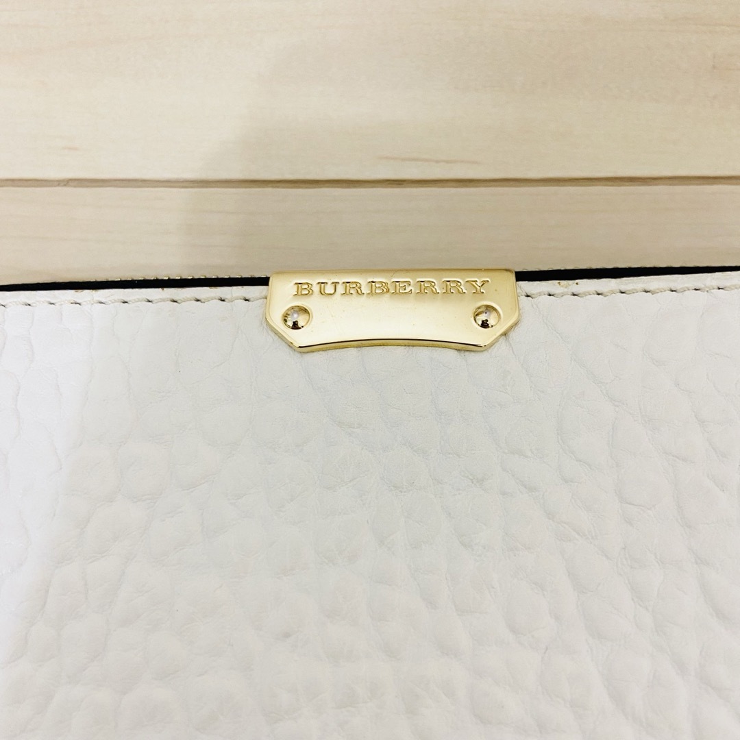 BURBERRY(バーバリー)の【美品】BURBERRY バーバリー  長財布　ファスナー　ホワイト レディースのファッション小物(財布)の商品写真