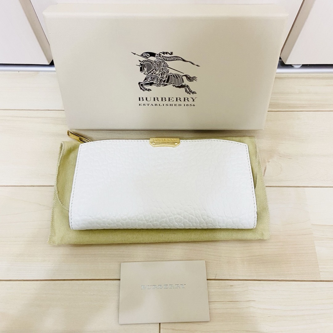 BURBERRY(バーバリー)の【美品】BURBERRY バーバリー  長財布　ファスナー　ホワイト レディースのファッション小物(財布)の商品写真