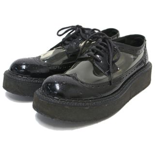 コムデギャルソン(COMME des GARCONS)のCOMME des GARCONS コムデギャルソン シューズ ブラック 黒 24 レースアップ ラウンドトゥ ウィングチップ 厚底 PVC エナメル コンビ 靴 日本製 シンプル カジュアル 個性的 ブランド【レディース】【中古】(その他)